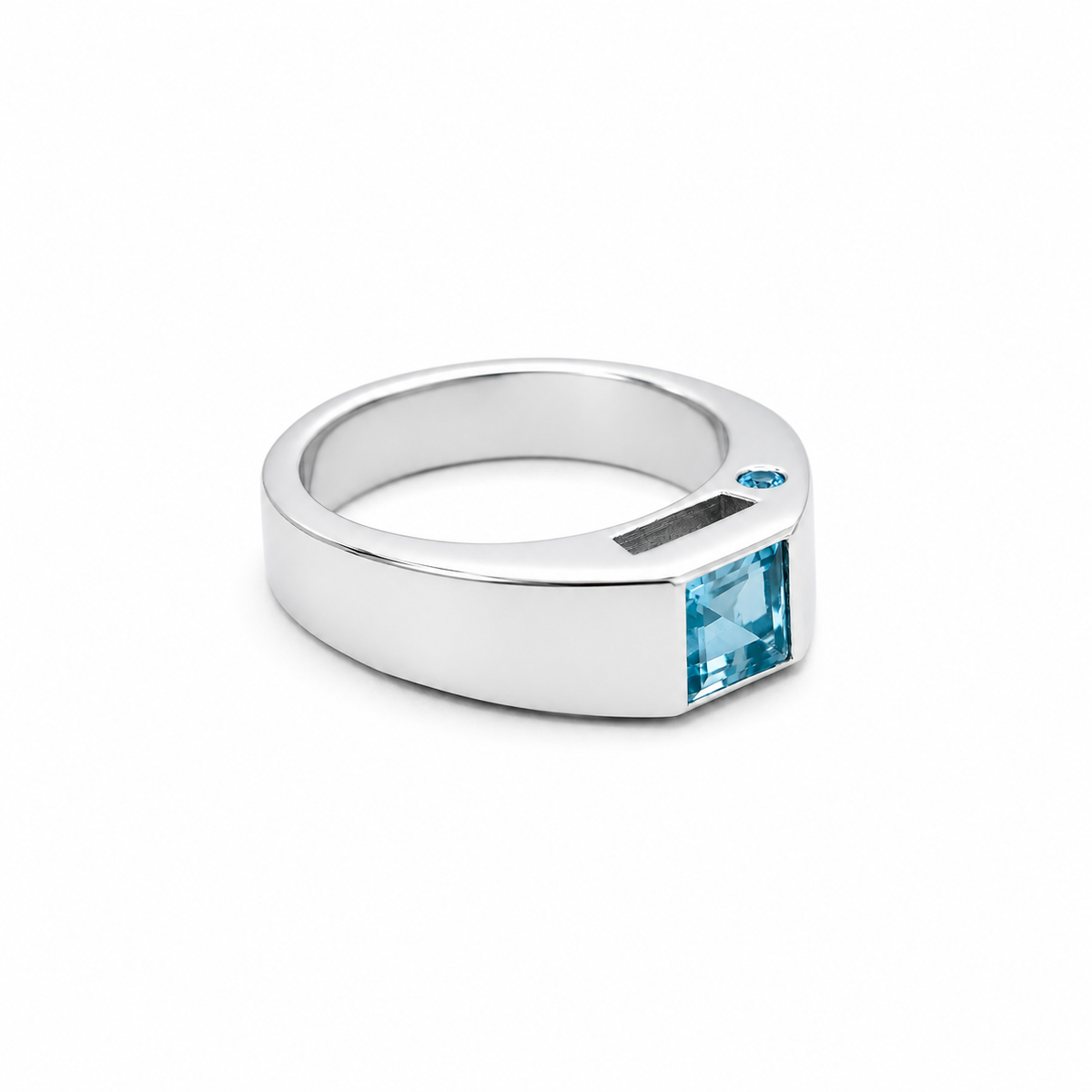 Gents White Gold & Aquamarine Ring