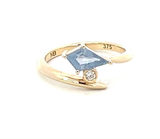 Blue sapphire ring in 9ct yellow gold - Markbridge Jewellers